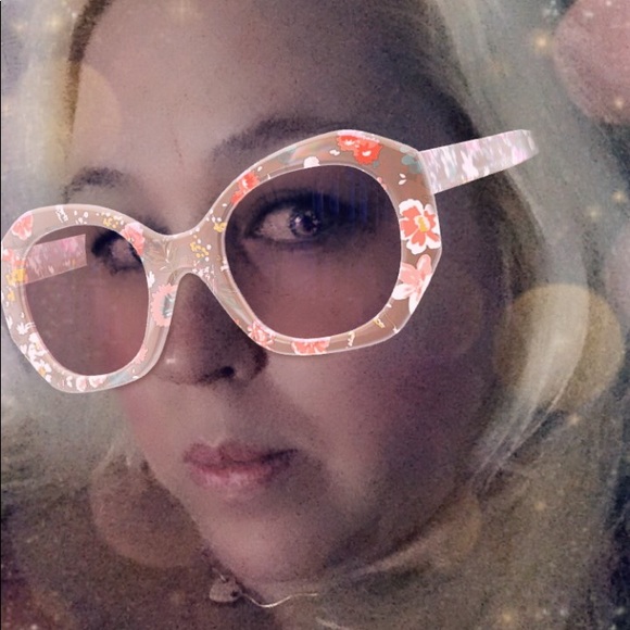 Meet your Posher, Tabitha - Picture 7 of 8